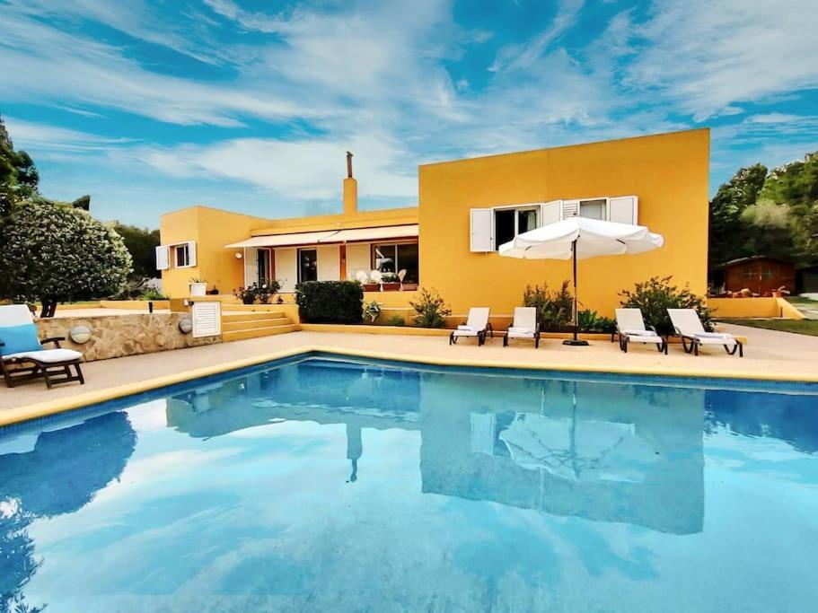 Bonita Casa Con Piscina Privada Y Amplio Jardin *