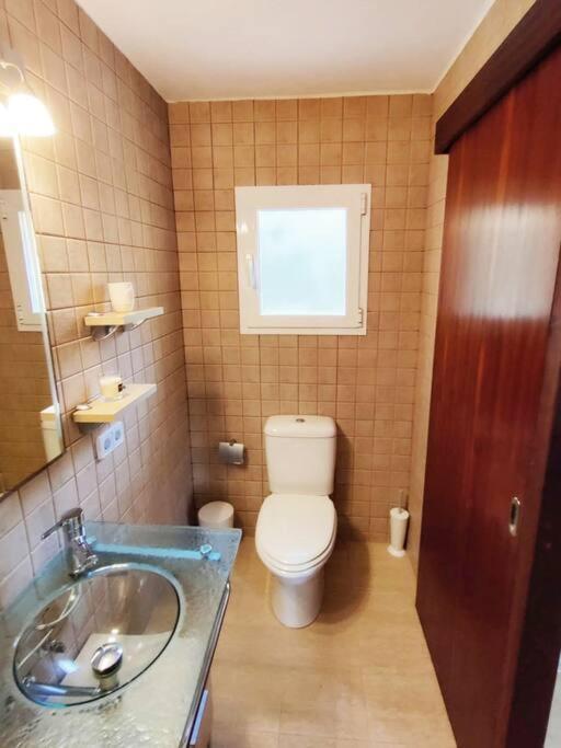 Bonita Casa Con Piscina Privada Y Amplio Jardin
