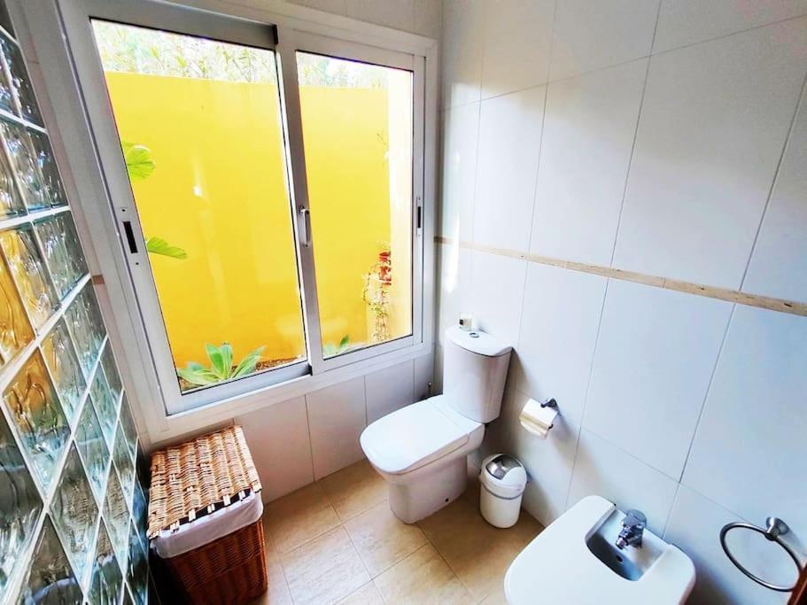 Bonita Casa Con Piscina Privada Y Amplio Jardin